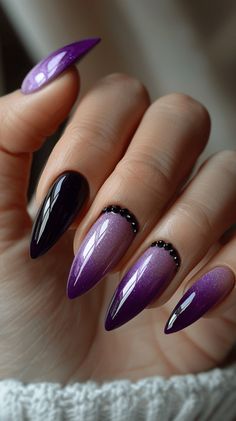 💜💅 Purple Nails: Hot Trends of 2024 🔥💜 - NailKicks Western Nails, Purple Nail Art, Tapered Square Nails, Stunning Nail Designs, Black Acrylic Nails, Romantic Nails, Nail Art Trends