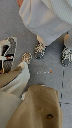 Balenciaga Outfit, Simple Work Outfits, Spring Outfits Men, Instagram Tutorial, Converse Style, Tennis Sneakers, Couple Outfits, White Boys