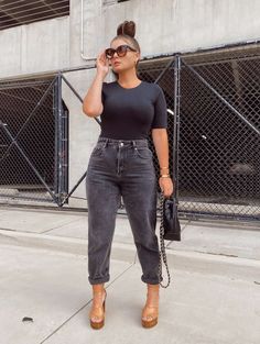 Black T Outfit, Casual Black Jeans Outfit Spring, Black Denim Jeans Outfit Summer, Date Night Summer Outfits Classy, Mid Size All Black Outfit, Plus Size Outfits Spring 2023, Non Jean Outfits, Trendy Midsize Outfits, Midsize Style Summer