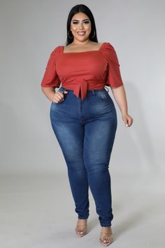 Short Curvy Women Fashion, Jesenia Perez, Plus Size Short Dresses, Pluse Size, Outfits Bonitos, Plus Size Posing, Plus Zise, Free Certificates, Outfits Curvy