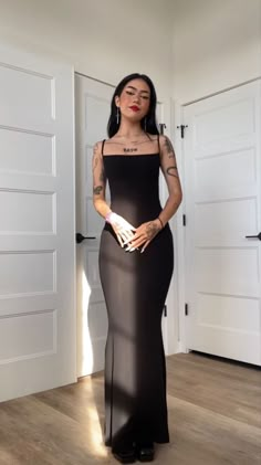 Black Casual Maxi Dress, Casual Black Maxi Dress, Black Long Maxi Dress Outfit, Black Bodycon Prom Dress, Outfits With Long Black Dress, Long Elegant Black Dress, Long Black Bodycon Dress Outfit Casual, Black Maxi Dress Styling, Pretty Long Dress