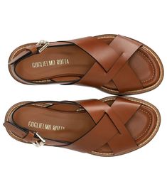 Quito sandal from Guglielmo Rotta, made of tan leather, featuring a frontal cross and an adjustable ankle strap. Padded insole, leather sole. Heel height 2.5 cm. Tan Sandals, Brown Flats, Leather Sandals Flat, Leather Sandals Women, Flats Shoes, Quito, Dream Board, Brown Sandals, Crossbody Tote