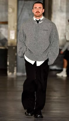 Black Pants White Shirt, Louis Gabriel Nouchi, Black Tees, Grey Knit Sweater, Pants White, Winter Fits, Streetwear Men Outfits, Men Fits