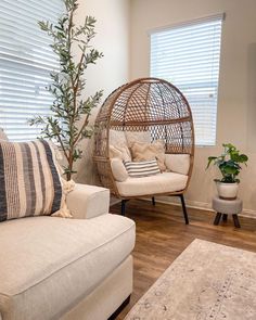 the living room is clean and ready to be used for relaxing time, as well as other things