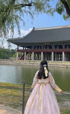 Hanbok, traditional korean dress, palace, korea South Korean Traditional Dress, Korean Culture Dress, Korean Hanbok Aesthetic, Korean Culture Aesthetic, Korean Wedding Dress Traditional, Korean Hanbok Princesses, South Korean Wedding, Hanbok Traditional Korean Dress, Pretty Hanbok