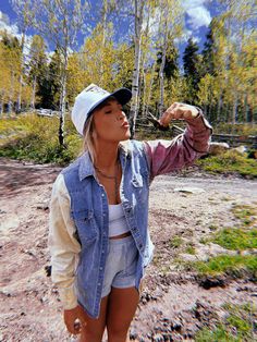 Auntie Outfit Ideas, Mountain Western Outfit, Cowgirl Camping Outfits, Spring Trucker Hat, Trucker Hat Outfit Summer, Country Style Trucker Hat For Spring, Wyoming Outfit Summer, Kimes Ranch Hat Outfit, Granola Cowgirl Aesthetic