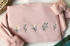 Embroidered Halloween, Floral Sweatshirt, Women Sweatshirt, Embroidered Crewneck, Sweatshirt For Women, Pink Daisy, Sweatshirt For Men, Embroidered Sweatshirt, Crewneck Sweatshirt