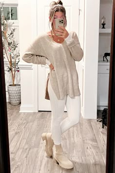 Steve Madden Beige Boots Outfit, White Suede Boots Outfit, Cream Biker Boots Outfit, Off White Chelsea Boots, Beige Booties Outfit Winter, White Flat Boots Outfit, How To Style Beige Boots, Beige Winter Boots Outfit