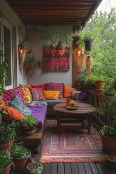 an outdoor living area with lots of plants