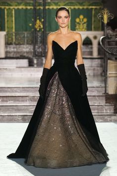 Georges Chakra, Prom Dress Inspiration, Pretty Prom Dresses, Beauty Dress, Couture Week, Outfit Look, Lovely Clothes, Gorgeous Gowns, Beautiful Gowns