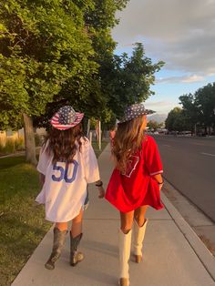 Levi Denim Shorts, Beige Tank Top, Red Sox Jersey, White Cowgirl Boots, Outfit Links, American Cowboy, 4th Of July Outfit, Levis Denim Shorts, Rodeo Outfits