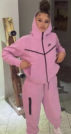 Nike Track Suits Women, Nike Tech Fleece Rosa, Pink Tech Fleece Outfit, Tech Nike Donna, Pink Nike Tech Fleece, Nike Pink Tracksuit, Pink Tech Nike, Pink Nike Tech Outfit, Nike Suits Women