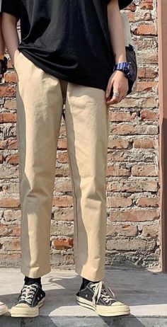 Mens Khaki Pants Outfit Casual, Khaki Pants Outfit Men, Mens Street Style Summer, Khaki Pants Outfit, Smart Casual Menswear, Pants Outfit Men