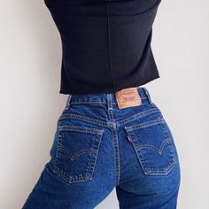 Gorgeous Pair Of Vintage Levis For My Petite Ladies. A Beautiful Dark Blue Hue With A High Rise And Hip Hugging Fit. Tagged A Rare Levis Size “2 Pet”. Have Been Professionally Hemmed. Causal Wear From Age, In Beautiful Vintage Condition. Might Be Best For A 24’, But Please See All Measurements To Ensure Desired Fit. Waist: 11.75in, 12.75in Taut Hips: 18in Rise: 10.75in Back Rise: 13.5in Inseam: 24in #90s #80s #Vintage #Levis501 #Levis550 Lady Levis, 80s Mom Jeans Outfit, 80s Mom, Levi Jeans Women, Rachel Green, Curvy Women Jeans, Mom Jean, 90s 80s, Levis Women