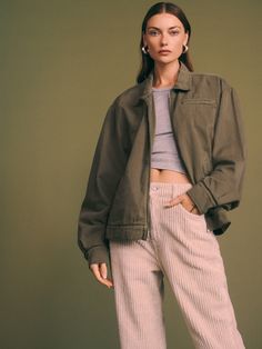 Oversize Outfit, Stretch Denim Fabric, Canvas Jacket, Summer Jacket, Spring Jackets, Fashion People, Autumn Outfit, Clothing Ideas, Utility Jacket