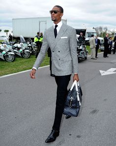 Say what you want about Bosh... he is workin' this double breasted like none other. Peep that Louis murse! BOSS Chris Bosh, Black Glamour, Nba Fashion, Black Leather Oxfords, Best Dressed Man, Art Lifestyle, Suit Black, Sharp Dressed Man, Boys Playing