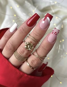 ongle noel bordeaux Santa Hat Nails, Santa Nails, Holiday Nail Designs