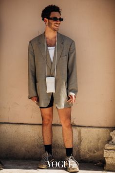 Blazer And Shorts Outfit, 2023 Paris Fashion, Mens Fashion Fall Outfits, Paris Fashion Week Men, Boyfriend Outfit, Mens Shorts Outfits, Vogue Men, Fashion Edgy, Mens Fashion Edgy