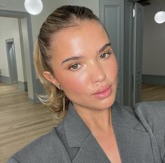 Scandinavian Makeup, Lighter Hair, Celebrity Makeup Looks, Natural Glowy Makeup, Matilda Djerf, December 13, Glowy Makeup, 2022 Fashion, Blue Makeup