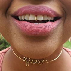 Gap Tooth Jewelry, Tooth Gem Gap Teeth, One Gold Tooth Women, Tooth Gap Grill, Tooth Gap Jewelry, Gap Tooth Grill, Front Tooth Gems, Subtle Grillz, Gold Tooth Women