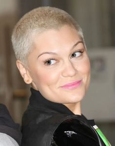 Short Buzzed Hair, Short Haircuts Ideas, Buzzed Hair Women, Buzz Haircut, Pixie Haircut Ideas, Hair Doo, Hairstyles For Ladies