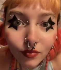 Circle Eyebrows, Punk Show Outfits, Clowncore Nails, Subtle Clown Makeup, Punk Makeup Grunge, The Garden Makeup, Weird Makeup Looks, Punk Makeup Looks, Star Eye Makeup