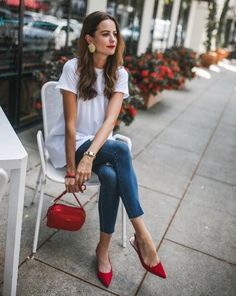 LIKEtoKNOW.it Post Dallas Fashion, Red Purse, Fashion Blogger Style, Red Handbag, Everyday Outfit, Cute Everyday Outfits, Work Outfits Women, 가을 패션, Outfits Casual