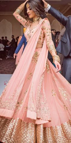 Indian Wedding Dress Modern, Modern Sari, शादी की तस्वीरें, Indian Wedding Dresses, Indian Outfits Lehenga, Lehnga Dress, Bridal Lehenga Collection, Indian Bridal Lehenga