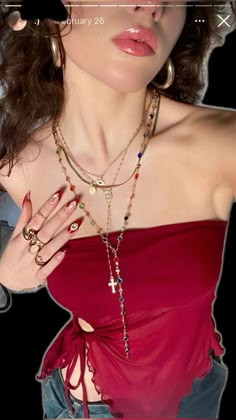 Summer 2024 Accessories, Red And Gold Necklace, Red Top Aesthetic, Sade Girls Aesthetic, Red Necklace Outfit, Bangles Outfit, Gold Accessories Aesthetic, Gold Jewellery Outfit, Red And Gold Aesthetic