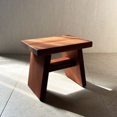 Wooden Stool Designs, Room Sleep, Bathroom Step Stool, Japanese Carpentry, Bath Stool, Wood Step Stool, Bathroom Stool, Oak Stool, Shower Stool