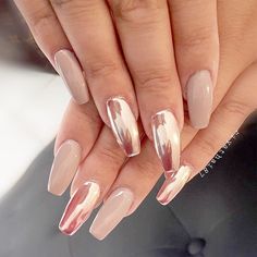 Glamour Chrome Nails Trends 2017 34 Chrome nails designs, Metallic Rose Gold Metallic Nails, Nails 2017 Trends, Metallic Nails Design, Gold Eyeliner, Metallic Nail Art, Natural Nail Art, Chrome Nail Art, Chrome Nails Designs, Nail Art Glitter