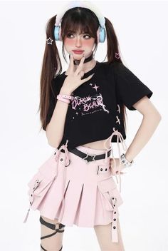 Harajuku Poses, K Pop Poses, Kpop Concert Outfit Ideas Summer, Outfit Ideas Kawaii, Kawaii Pose, Kawaii Poses, Idol Pose, Girly Pose, 2000s Japanese Fashion