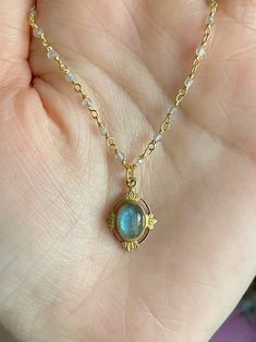 This vintage-inspired necklace is handmade using a 2mm genuine labradorite wire-wrapped chain and a 12x17mm pendant with an authentic 6x8mm labradorite stone. The labradorite is good quality with nice flash. This necklace is hypoallergenic. (Cadium free, lead free, and nickel safe) Labradorite is a protective stone that enhances intuition. The necklace comes in a hand-wrapped gift box, ready to be gifted. If you would like to leave a note for the recipient, you can do so during checkout. Please Blue Gold Necklace, Vintage Necklace Aesthetic, Necklace Ideas Handmade, Crystal Necklace Aesthetic, Vintage Jewelry Aesthetic, Unique Jewelry Inspiration, Opal Necklace Vintage, Cute Necklaces, Cool Jewelry