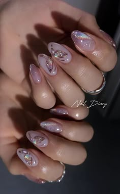 Cute Glittery Nails, Wedding Nails Iridescent, Simple Minimalist Nail Art, Structure Gel Manicure Design, Nail Design Elegant Classy, May Almond Nails, Almond Jewel Nails, Nails Acrylic For Prom, Butterfly Design Nail Art