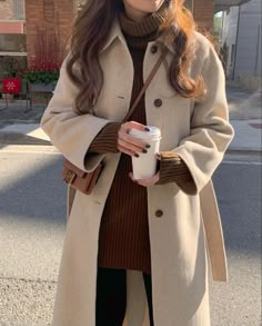 Winter Layering Outfits, Soft Autumn Palette, Beauty Outfits, Light Academia Aesthetic, Autumn Palette, Cold Weather Outfit, Random Style, Christmas Outfit Ideas