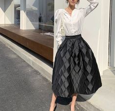 Black Midi Skirt Outfit Fall, Winter Midi Skirt Outfit, Midi Skirt Outfit Fall, Black Midi Skirt Outfit, Midi Skirt Winter, Skirt Outfit Fall, Black Pleated Midi Skirt, Black Ball Gown, Comfortable Skirts