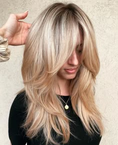 Caramel Blonde Hair, Feathered Layers, Layered Haircuts With Bangs, Lace Hair