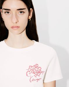 'KENZO Star Tiger' embroidered classic T-shirt.
Soft Jersey.
Sashiko embroidery.
'KENZO Paris' archive signature included in the pattern.