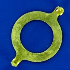 a green ring on a blue background with the word'o'in front of it