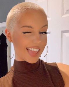 Shave Head Women, Bald Hair Women, Blonde Shaved Hair, Blonde Shaved Head, Shaved Blonde Hair, Shaved Hair Girl, Shaved Hair Designs For Women, Bald Women Aesthetic, Blonde Buzzcut Woman