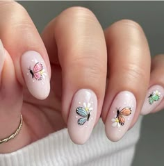 Earth Day Nail Art, Peter Rabbit Nails, Short Nail Designs Butterfly, March Nail Designs Spring, Simple Butterfly Nail Art, Cute Animal Nail Art, Cute Floral Nails, Frog Nails, Paw Print Nails