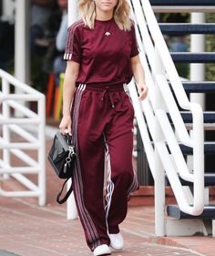 Gym Street Style, Sporty Chic Outfits, Smart Casual Women Outfits, Sports Chic Outfit, Glamour Outfit, Smart Casual Women, Sport Chic Style, Look Adidas, Tracksuit Outfit