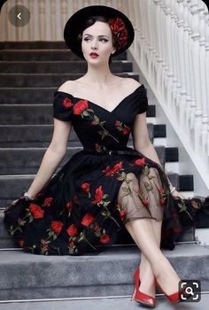 Dresses With Flowers, Couture Dior, Black Homecoming Dresses, Idda Van Munster, Mini Prom Dresses, Black Homecoming Dress, Formal Ball Gown, Robes Vintage