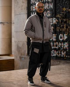 Techwear jacket + Cargo pant Dark Street Fashion, High Tech Clothing, Men’s Tech Wear, Techware Men, Techwear Fashion Men, Tech Wear Men, Errolson Hugh, Acronym Clothing, Winter Jackets For Men