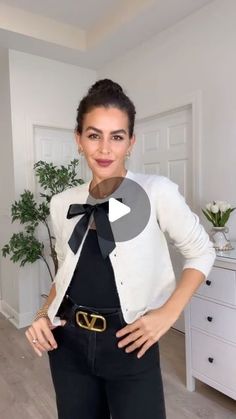 Doranellys Patton on Instagram: "Cardigan hack🖤♥️1 or 2? 👉🏼C0mment the word OUTFIT and I’ll send all of these items straight to your DMs.
Escribe ENLACES y te los envío. 

Or here: https://liketk.it/4SijZ

How to transform your cardigan.
3 cardigans in one!
More wears per clothing item. ❤️
Outfit in bio, in my @shop.ltk  as @doranellyspatton , and “September ” stories. 

More wears per clothing item. ❤️

🚫Do not repost my videos without my consent ©️

Style tips, fashion hacks, cardigan style, T-shirt, scarf tutorial, casual outfits, how to wear, Fall fashion" Button Down Shirt With Cardigan Outfit, Cardigan Closure Ideas, Diy Bow Cardigan, How To Wear Belts With Dresses, Cardigan And Shirt Outfit, Cardigan As Shirt Outfit, How To Wear Cardigans Ideas, Clothes Hacks For Women, How To Wear A Cardigan