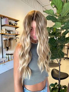 Hair inspo beachy highlights brown hair with highlights beach waves Blond Hair Inspo Summer, Highlights For School, Beachy Curls Long Hair, Warm Highlights On Blonde Hair, Blond Inspo Hair, Highlights With Blonde Hair, Highlight Hair Blonde, Blonde Highlights In Blonde Hair, Beachy Highlights Brown Hair