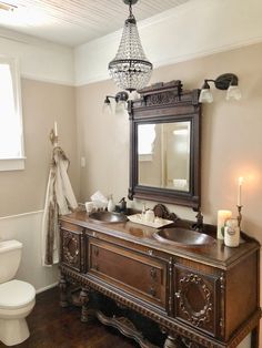 a bathroom with a sink, mirror and toilet in it's centerpieces