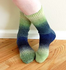 Knot Fussy Socks Free Hand Knit Socks, Lace Socks, Creative Arts And Crafts, Sock Knitting Patterns, Knit In The Round, Sock Patterns, Sock Yarn, Knitting Socks, Knitting Designs