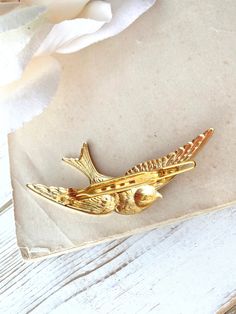 Gold Bird Bobby Pin Gold Bird Hair Pins Woodland Wedding Gold Bird Hair Pins Garden Wedding Bridesmaid Hairpins Bird Hair Clips A lovely golden flying bird is securely attached to a barrette clip. Perfect for a garden party or woodland wedding! The golden raw brass bird measures approx. 3 2/8 inches long and is attached to a golden clip style barrette. This eye-catching barrette features a highly detailed golden brass flying bird. A lovely statement piece for Spring! Looks fantastic in short hai Bird Hair Clip, Wedding Bird, Garden Wedding Bridesmaids, Bridesmaid Headpiece, Wedding Birds, Bird Accessories, Brass Bird, Wedding Barrettes, Bird Wedding