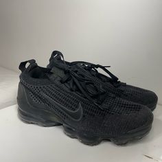 - Black Nike Vapormax Shoes - Size 6.5 M / 8.5 W - Only Used A Few Times - Like New Condition! - I Don’t Have The Box For Them Nike Vapormax Flyknit, Nike Vapormax, Black Nike Shoes, Pretty Sneakers, Black Nikes, Nike Women, Nike Shoes, Like New, Athletic Shoes